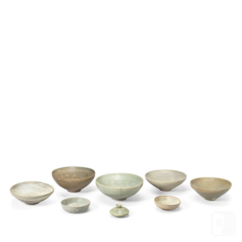 朝鮮 十三至十六世紀 粉青沙器陶瓷一組及青釉盌一件 | A COLLECTION OF SLIP-DECORATED BUNCHEONG WARE BOWLS AND A CELADON-GLAZED BOWL - 图3